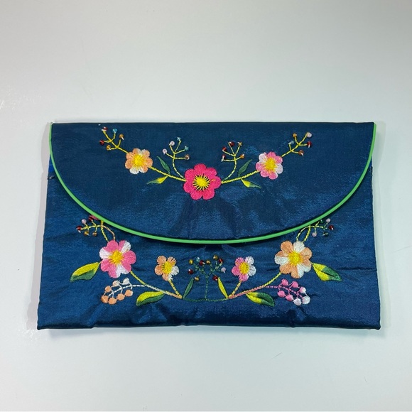 Handmade hand-embroidered small wallet - Picture 7 of 9